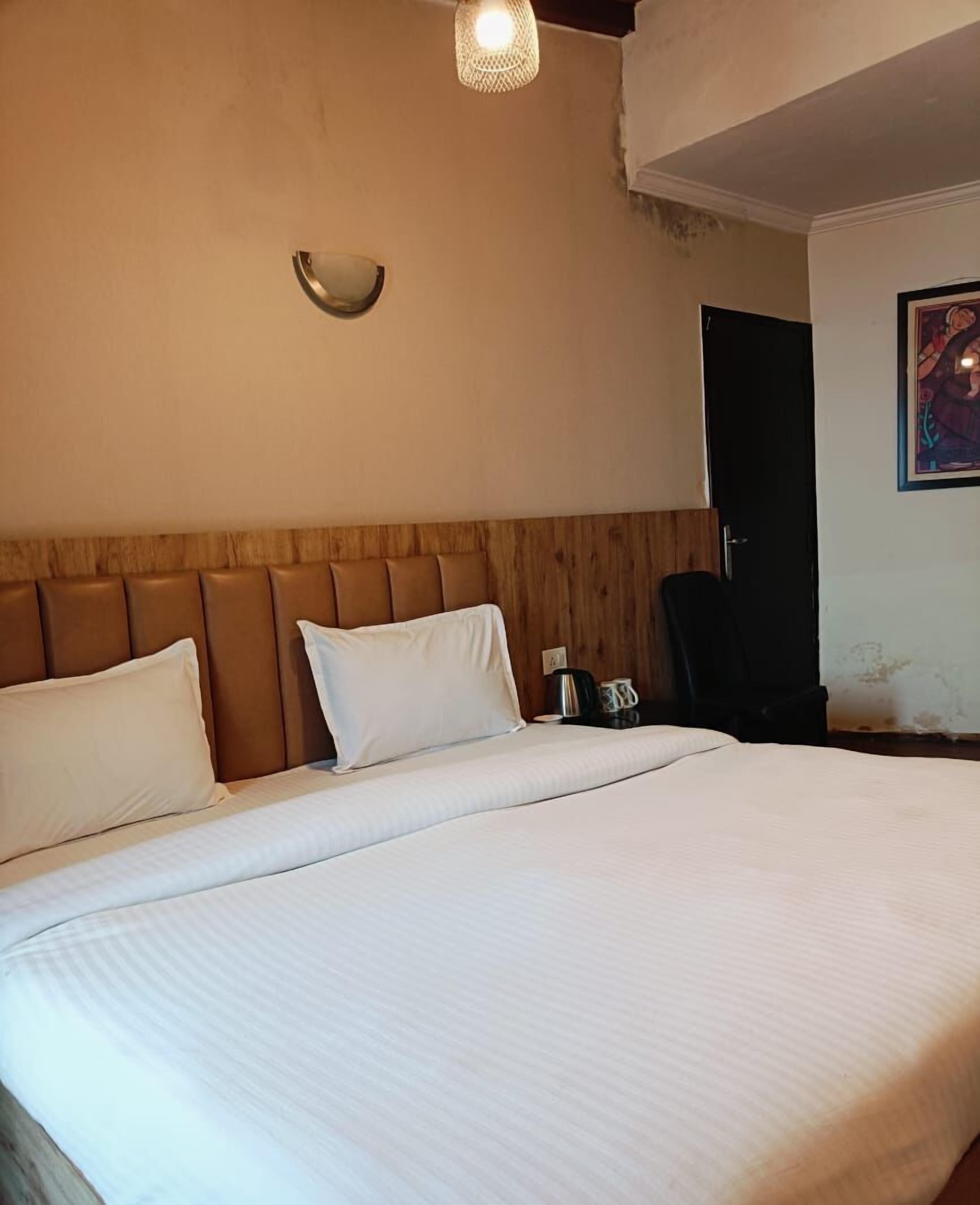 Deluxe Room | Living area