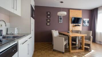 Fridge, dishwasher, cookware/dishes/utensils