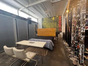 2 bedrooms, in-room safe, desk, free WiFi - SPACE CASTLE: a 1950s Gas Station transformed into an Art Themed Wonderland (Truth or Consequences)