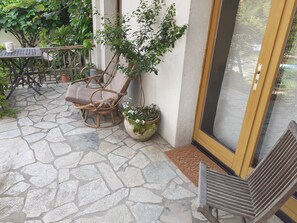 Terrace/patio - Cozy vacation apartment with tiled stove, near Heidelberg and the Black Forest (Bad Schönborn)
