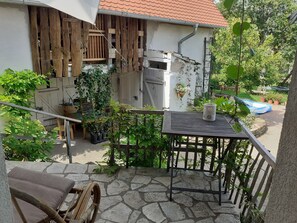Property grounds - Cozy vacation apartment with tiled stove, near Heidelberg and the Black Forest (Bad Schönborn)
