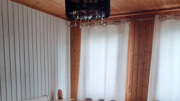 2 bedrooms, desk, free WiFi, bed sheets