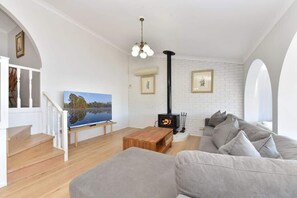 TV, fireplace, offices