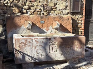 Unclassified image, 5 of 23, button