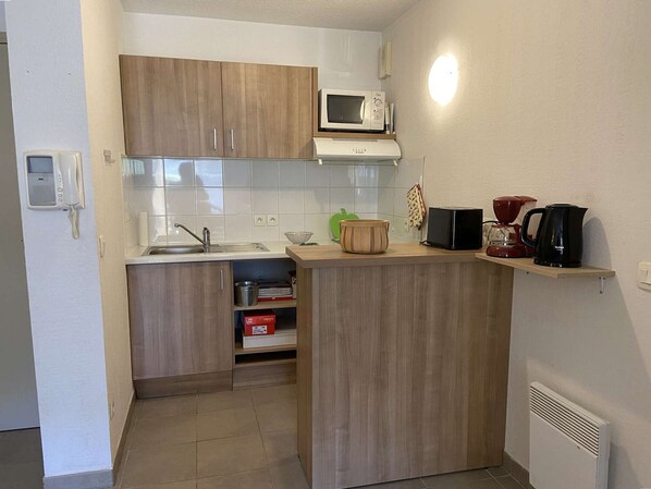 雪櫃、微波爐、爐具