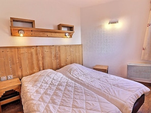 2 bedrooms, WiFi, bed sheets