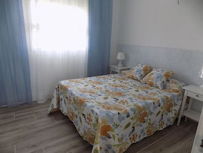 2 chambres, bureau, fer et planche à repasser, accès Internet