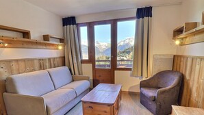 TV - Comfortable 2-room, ski-in ski-out, near shops (La Tania)
