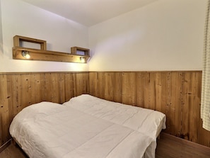 1 bedroom, bed sheets - Comfortable 2-room, ski-in ski-out, near shops (La Tania)