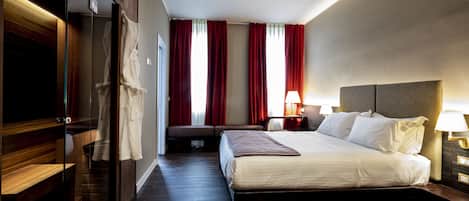 Deluxe Double Room, Sauna (e bagno turco) | Down comforters, minibar, in-room safe, desk