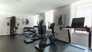A gym with treadmills, elliptical machines, and weightlifting equipment. - 10 KEYS MILANO (Milan)