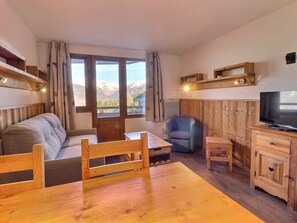 TV - Cozy 2-Room Apt, Ski-in/out, Pets Allowed (La Tania)