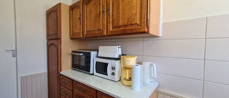 Fridge, microwave