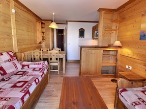 Interior - Comfortable 2-Room, Ski-in/Ski-out, Near Shops (La Tania)