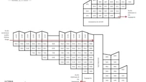 Et hotel med flere etager, inklusive en offentlig 10. etage, en sportsbutik og et område med hall og gæsteværelser.