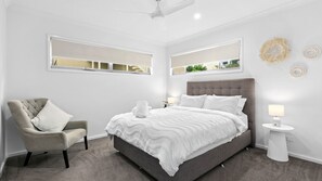 3 bedrooms, iron/ironing board, bed sheets