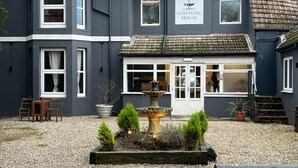Front of property - Guestling House Vineyard (Hastings)