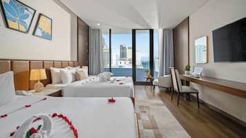 Deluxe Balcony Sea View include Afternoon Tea | Camas con pillow-top, minibar y escritorio 