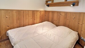 1 bedroom, bed sheets - Cozy 2-room ski-in/ski-out, near shops (La Tania)