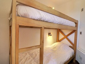 2 bedrooms, bed sheets