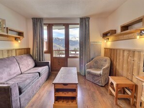 TV - Comfortable 2-Room Apt, Ski-In/Ski-Out, 4 Pers, Near Shops (La Tania)