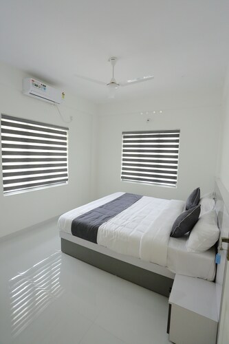 Lovely 2BR Apt Near Rajagiri Hospital, Lift Access, FREE Breakfast