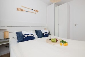 1 slaapkamer, een strijkplank/strijkijzer, wifi, beddengoed