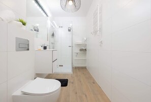 Een douche, een haardroger, handdoeken