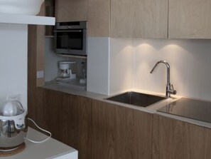 Kühlschrank, Mikrowelle, Ofen, Geschirrspüler