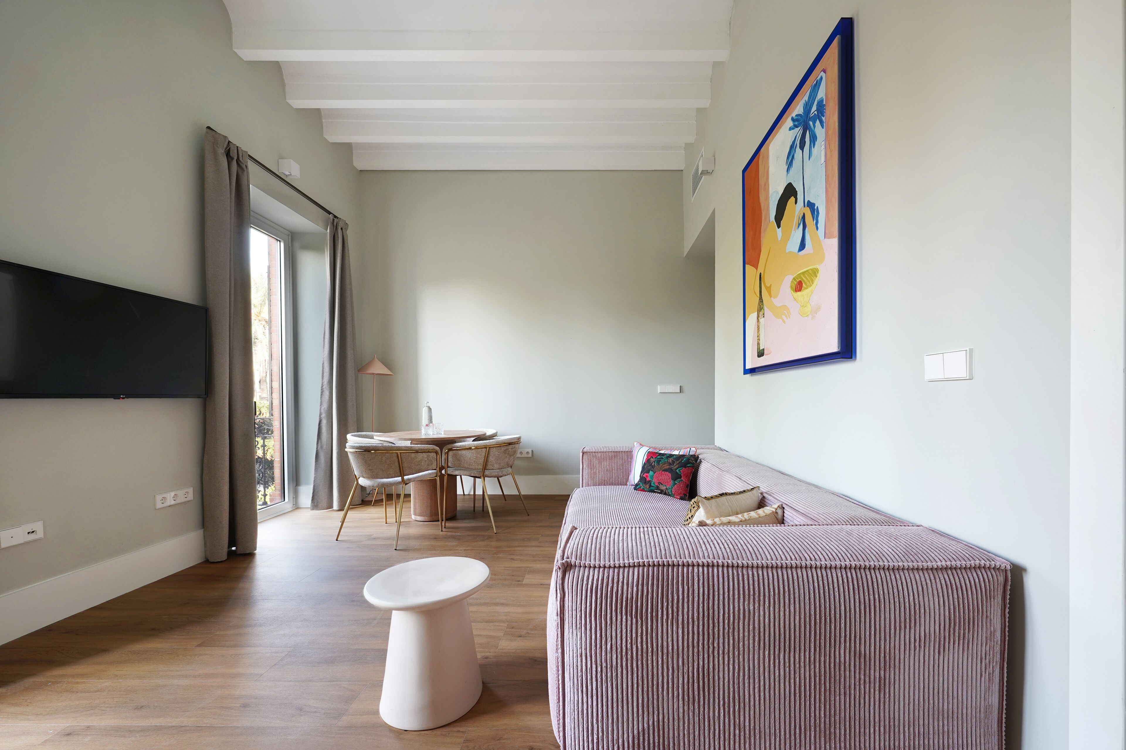 Huoneisto, 2 makuuhuonetta, parveke | Oleskelualue | 45–tuumainen taulutelevisio, jossa kaapelikanavat