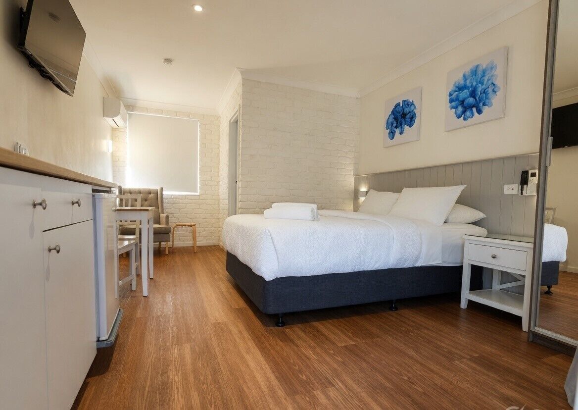 Standard Queen Room 9 | Blackout drapes, iron/ironing board, travel crib, free WiFi