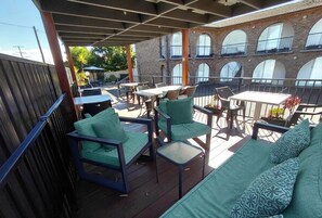 Blackout drapes, iron/ironing board, travel crib, free WiFi - Bay House Motel (Bateau Bay)