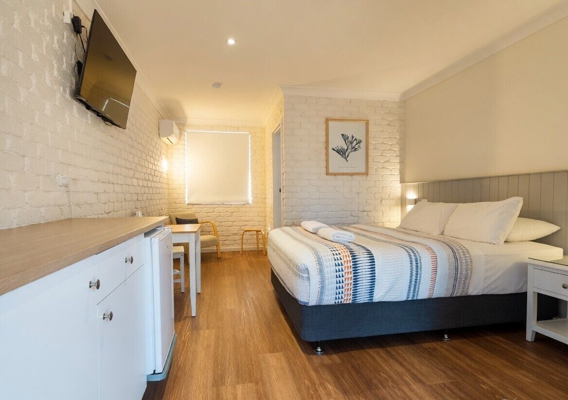 Standard Queen Room 7 | Blackout drapes, iron/ironing board, travel crib, free WiFi