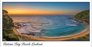 Beach nearby, white sand - Bay House Motel (Bateau Bay)