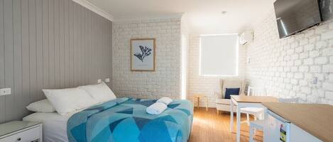 Standard Queen Room 1