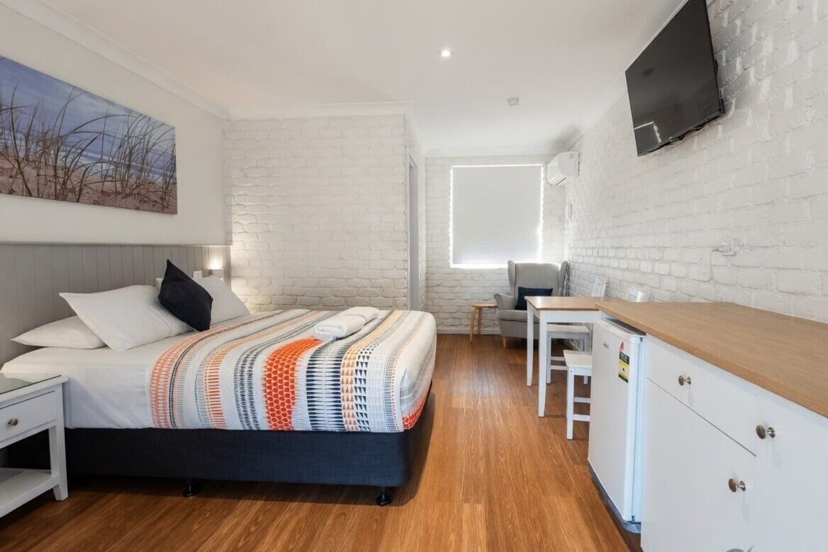 Standard Queen Room 6 | Blackout drapes, iron/ironing board, travel crib, free WiFi