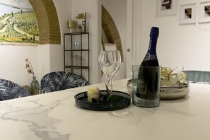 Dining - GuestHost - Cozy apartment equipped with all comforts to accommodate up to 3 people. The flat is located in a renovated former period oil mill, which offers to its guests many shared services: access to the seasonal pool, small area used as a gym, playgr (Passignano sul Trasimeno)