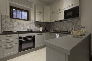 Fridge, microwave, oven, stovetop - GuestHost - Cozy apartment equipped with all comforts to accommodate up to 3 people. The flat is located in a renovated former period oil mill, which offers to its guests many shared services: access to the seasonal pool, small area used as a gym, playgr (Passignano sul Trasimeno)