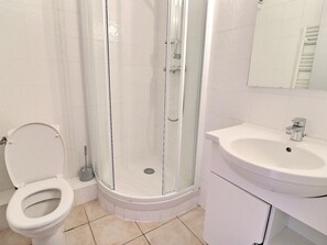 Bathroom - Cozy 2 Rooms, Ski-In/Out, 2 Br, 4 Pers, No Smoking (La Tania)