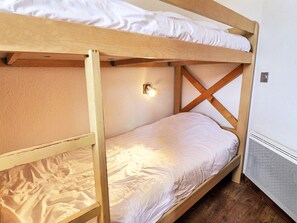 Room - Comfortable 2 Rooms + Cabin, Ski-In/Ski-Out, 5/6 People (La Tania)