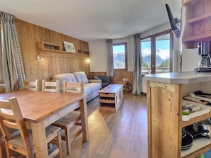 TV - Comfortable 2 Rooms + Cabin, Ski-In/Ski-Out, 5/6 People (La Tania)