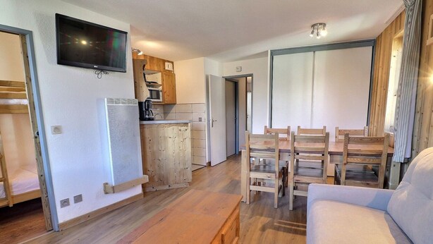 Living area - Comfortable 2 Rooms + Cabin, Ski-In/Ski-Out, 5/6 People (La Tania)