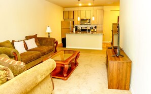 Living area - Lakeside Luxury Living #2 (Jacksonville)