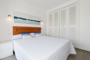 2 Schlafzimmer, Bügeleisen/Bügelbrett, Bettwäsche
