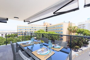Outdoor dining - Refurbished Apartment in the cliffs area - UHC ONDINA (Salou)