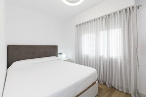 2 bedrooms, iron/ironing board, free WiFi, bed sheets - Refurbished Apartment in the cliffs area - UHC ONDINA (Salou)