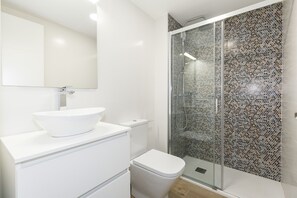 Shower, towels - Refurbished Apartment in the cliffs area - UHC ONDINA (Salou)