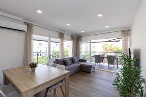 Interior - Refurbished Apartment in the cliffs area - UHC ONDINA (Salou)