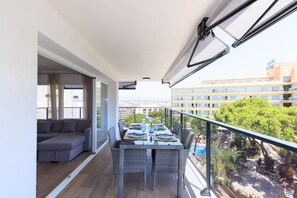 Outdoor dining - Refurbished Apartment in the cliffs area - UHC ONDINA (Salou)