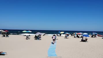 Una spiaggia nelle vicinanze